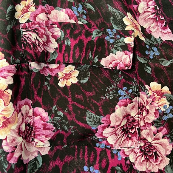Torrid Size 2 Harper Georgette 3/4 Sleeve Shirt (Black/Purple/Floral/Leopard) - Picture 4 of 5
